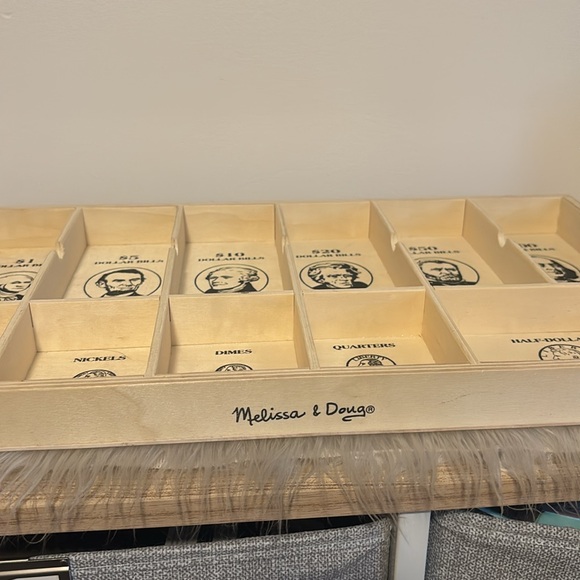 Melissa & Doug Money Counting Tray from the Play Money Set 💵 - Picture 6 of 7